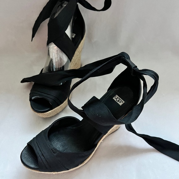 UGG Lucianna Black Tie-Up Wedge Size 8.5 - Picture 12 of 15